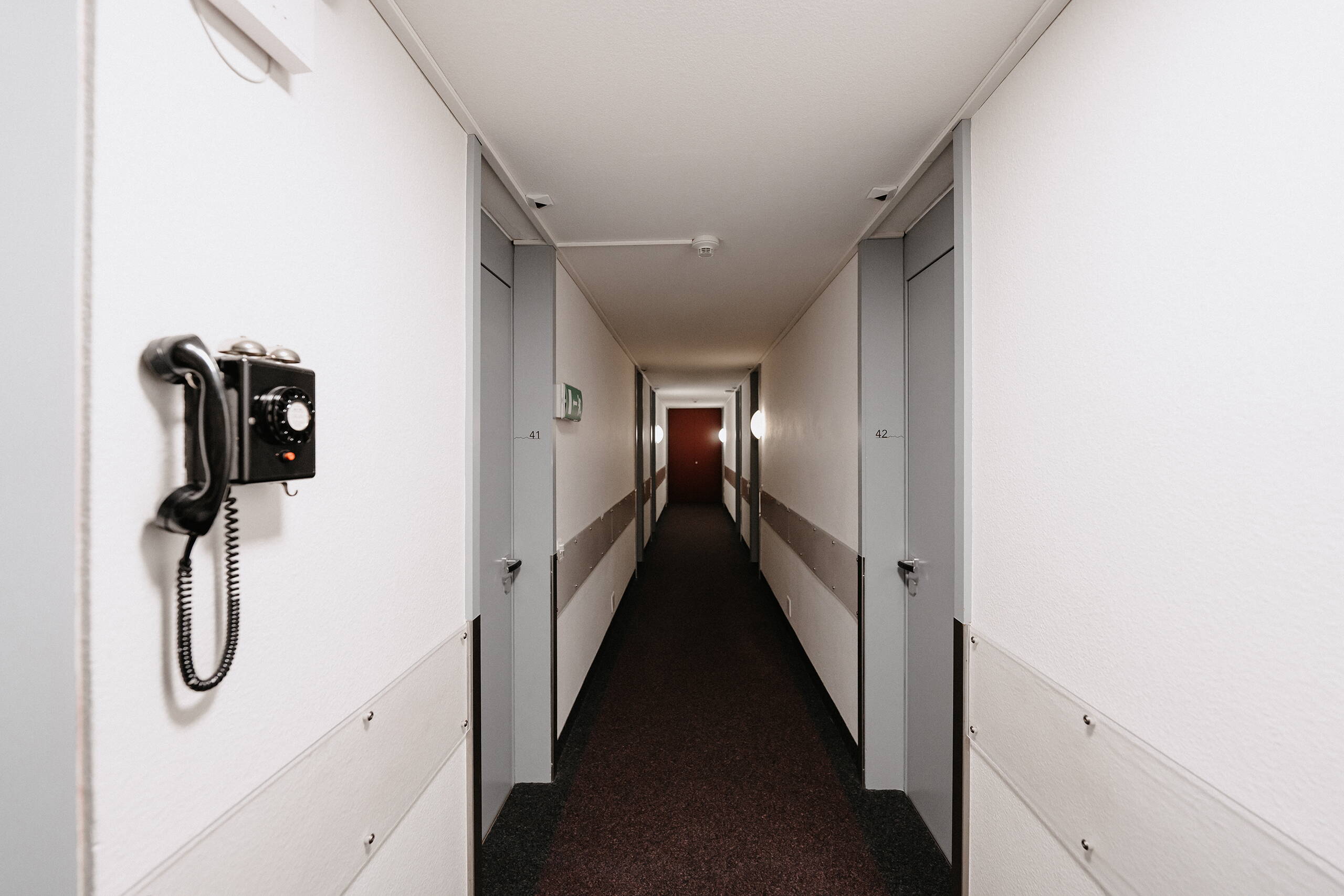 Zoom: Hotel Merkur Interlaken – W Werk Türen & Räume