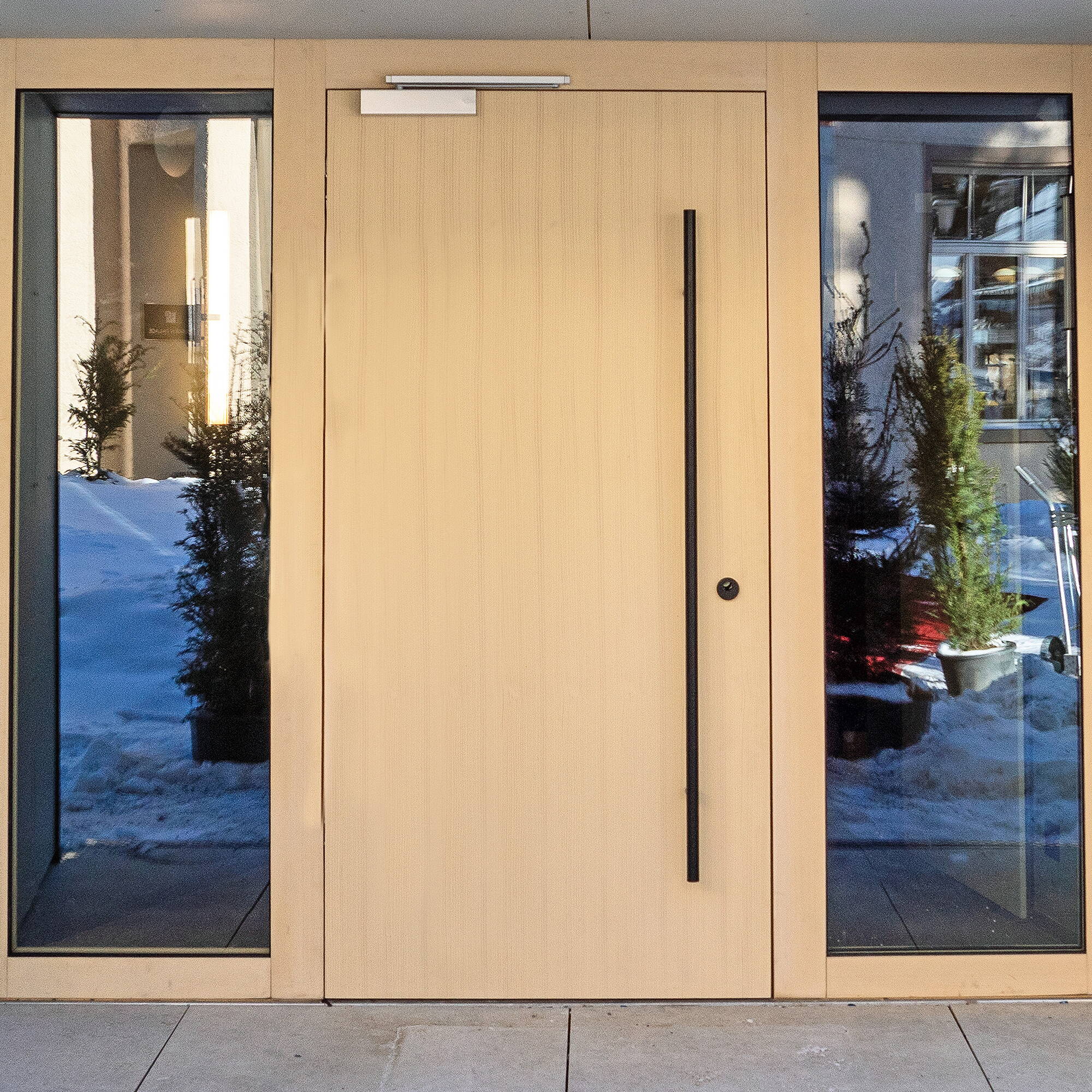 Hauseingangstüre aus Holz nach aussen öffnend–  W Werk Türen Hauseingangstüre aus Holz nach aussen öffnend–  W Werk Türen